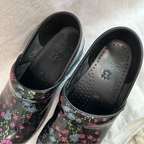 Dansko black leather pink and blue floral flower clogs nurse shoes - Picture 6 of 14